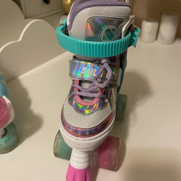 Sulifeel Rainbow Unicorn
Adjustable Roller Skates for gril shoe size 10 C - 13 C - Picture 8 of 9